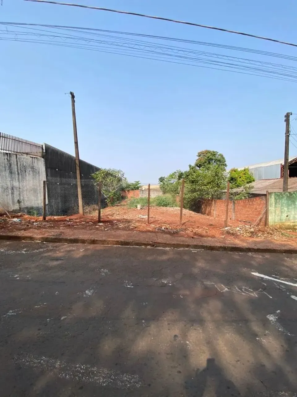 Terreno com 450m² em Cambé