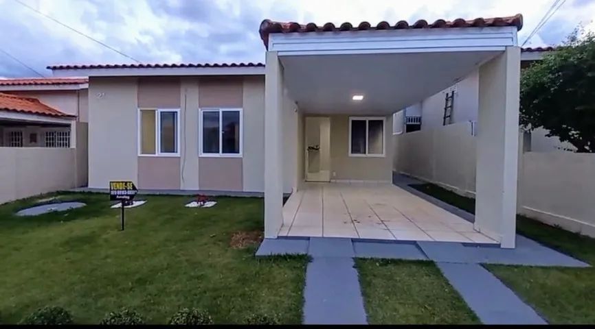 Casa recém reformada em condomínio fechado Riviera III, área verde, segurança e conforto.