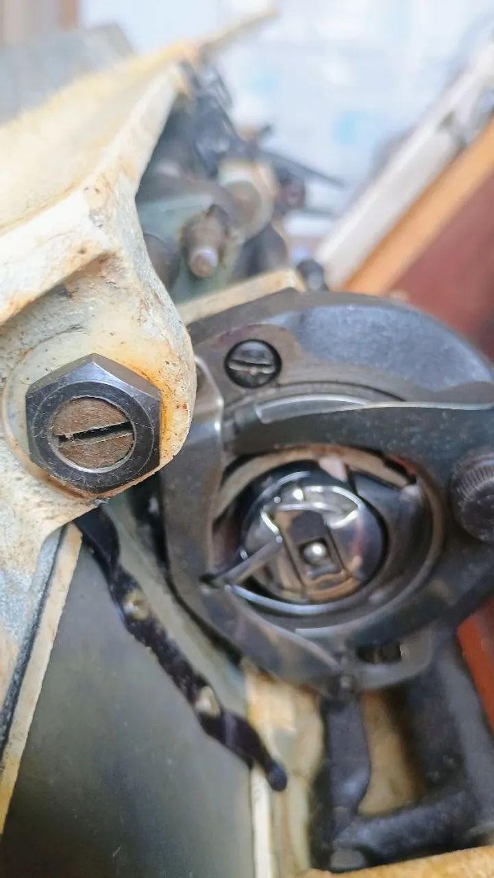 Máquina de Costura Singer Antiga - Foto 4