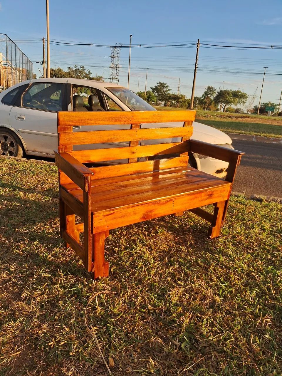 Dating bench made from pallets463757490972282883