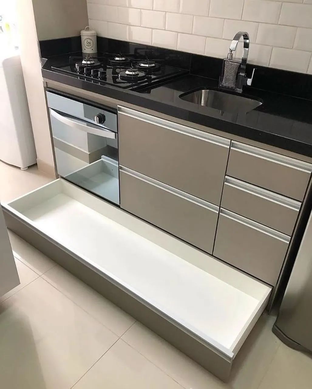 Armário de cozinha com gaveteiro 