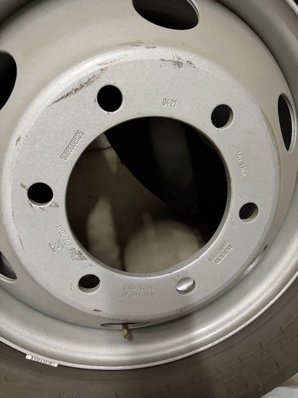 215/75 17,5 PIRELLI MC, ZERO com aros  - Foto 4