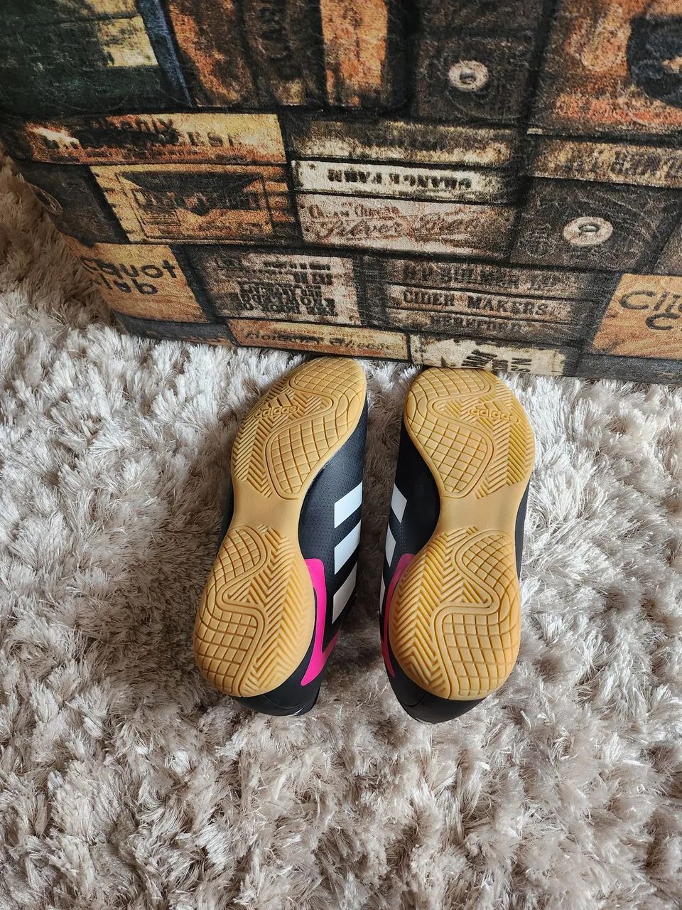Tamanho 41 e 42 Futsal original Adidas Futsal Preto e Rosa - Foto 6