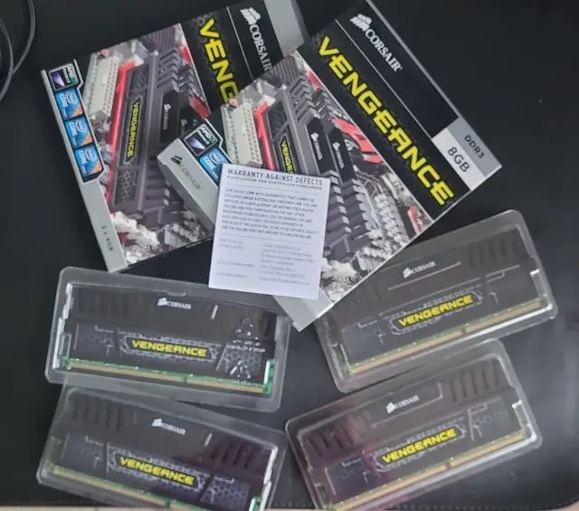 CORSAIR Vengeance DDR3 1600 MHz Memory - 2 packs of 8GB (4 memories in total)64312623323137123