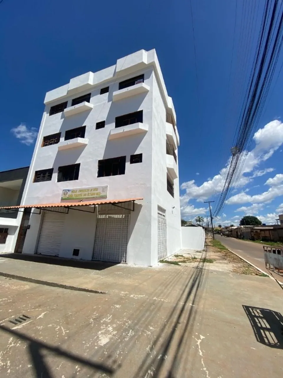 PREDIO INTEIRO - VALPARAISO ( PERTO DO CENTRO)