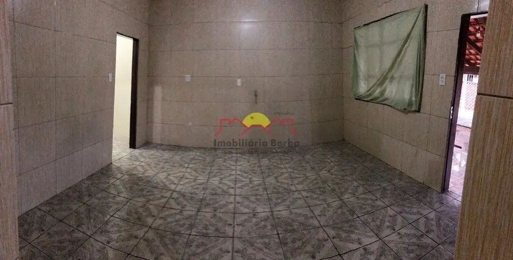 Casa com 02 Dormitórios e Amplo Terreno - Foto 2