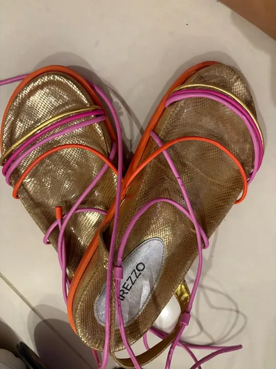 Sandália Arezzo com tiras e amarração
