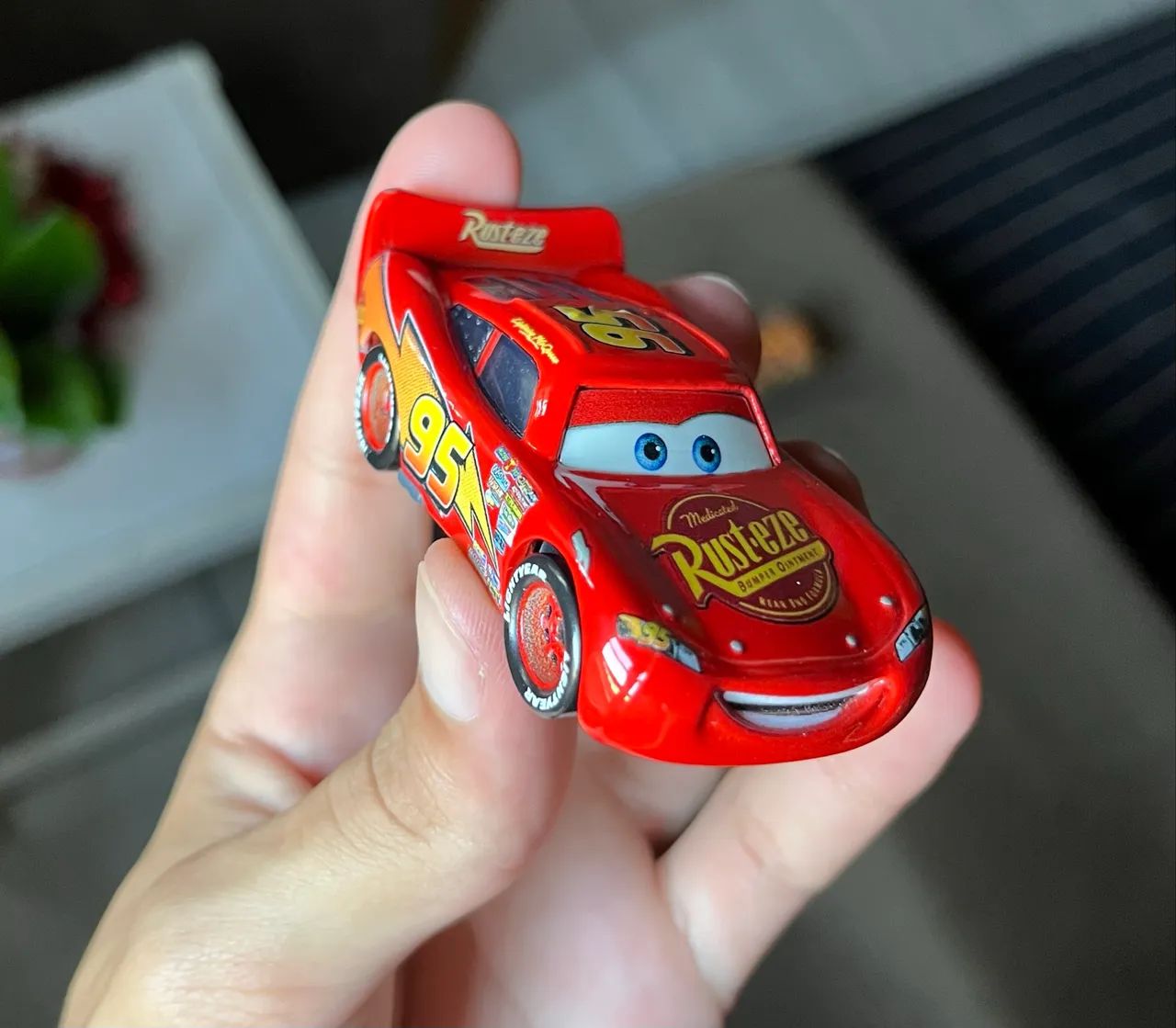 2 Carrinhos Disney pixar relâmpago mcqueen e Mate originais mattel  - Foto 3