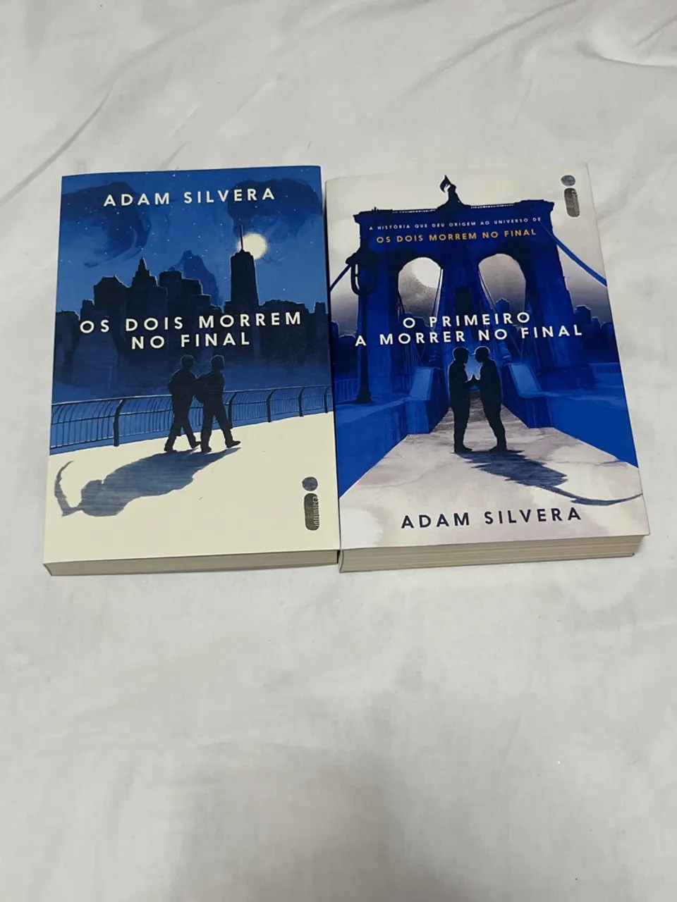Livros 'Os Dois Morrem no Final' e 'O Primeiro a Morrer no Final'