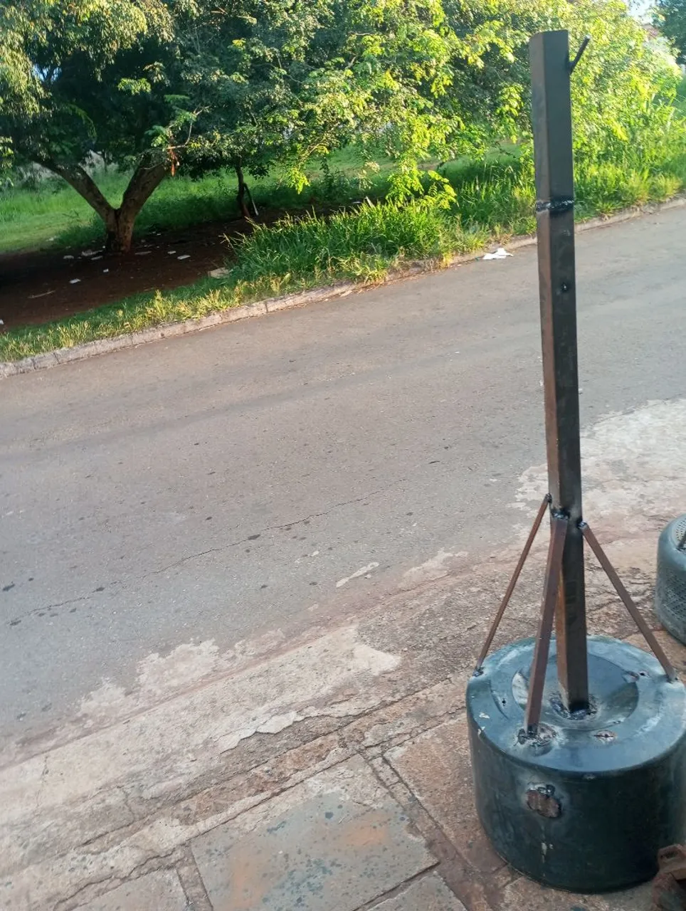 01 Lixeira de Ferro Resistência e qualidade