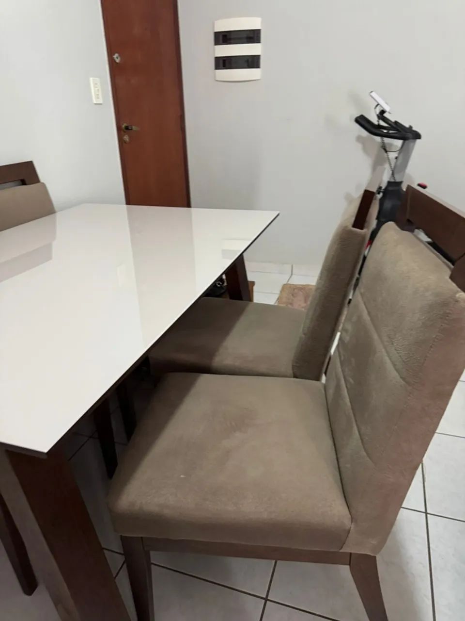 Mesa de Jantar com 4 Cadeiras