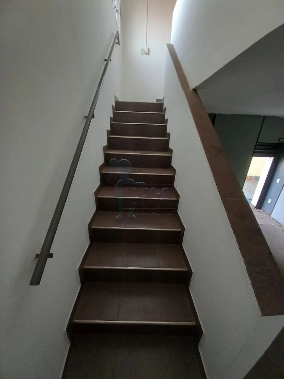 Galpão comercial de 398m² com 03 banheiros para locação e venda - Vila Carvalho - Foto 2