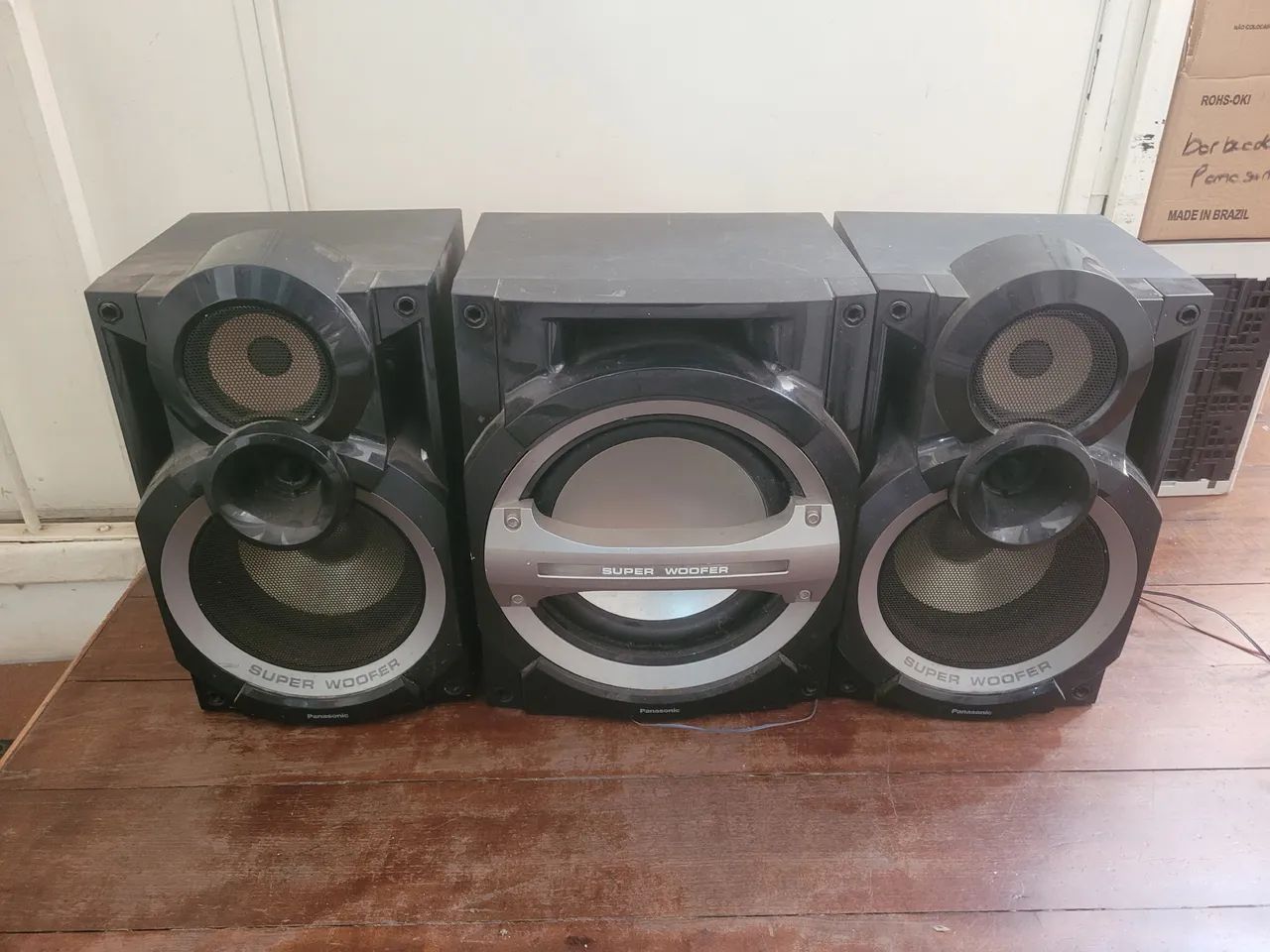 Conjunto de caixas de som Panasonic funcionando