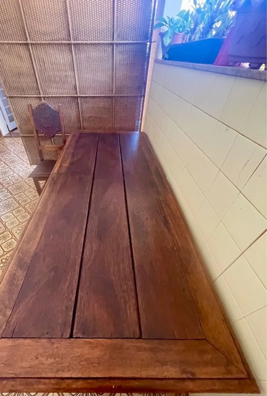 Mesa de madeira maciça 8 Cadeiras 