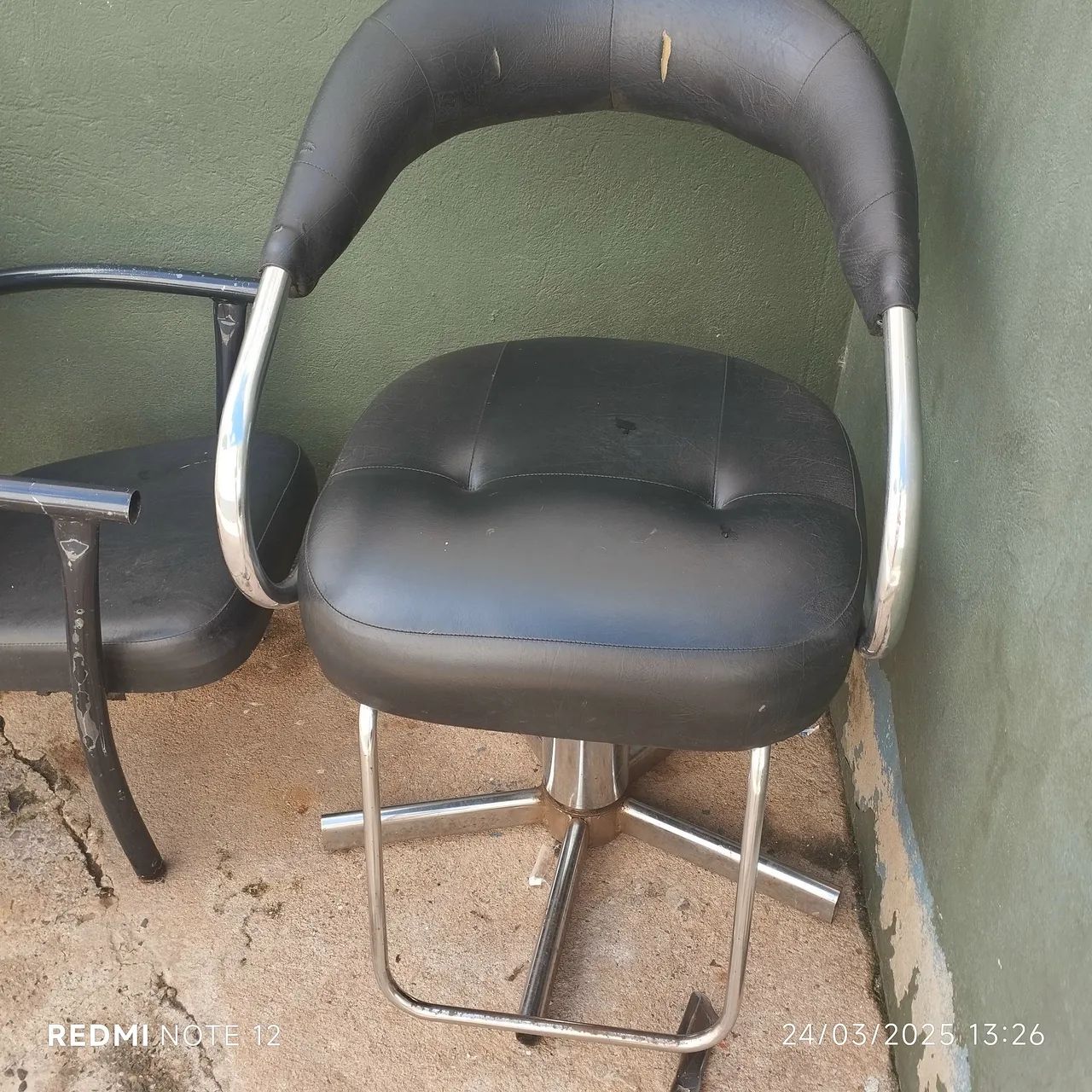 Cadeira de salão mas um lavatório 