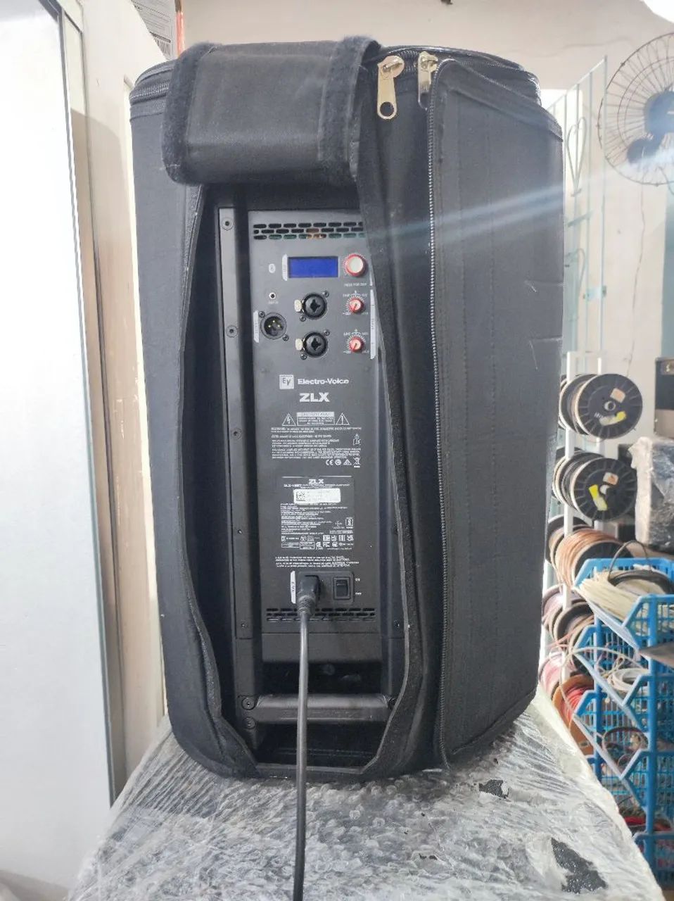 Caixa de Som eletro Voice zlx 15  - Foto 5