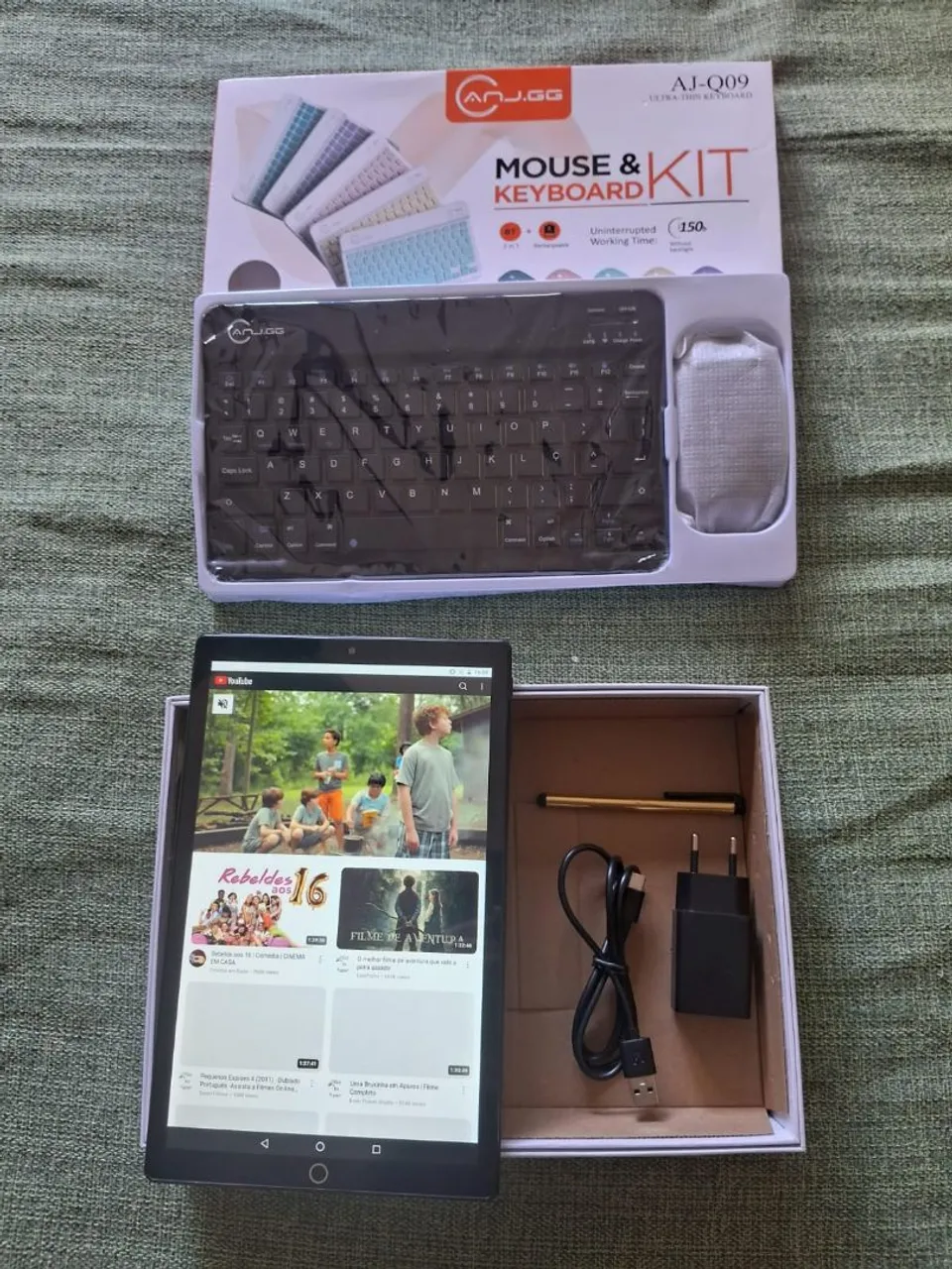 Tablet Pc M35 de 10 polegadas com teclado e mouse bluetooth novinho.