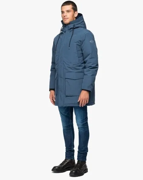 Jaqueta a prova d?água, muito útil, com bastante bolsos. Veda muito bem do frio.