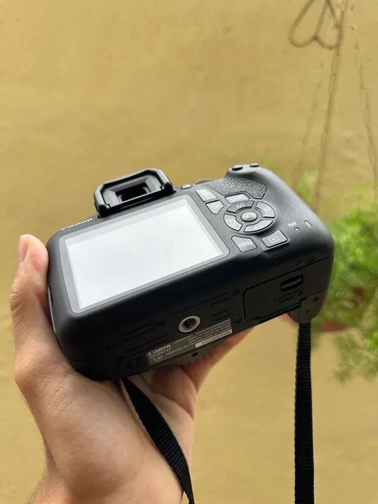 Câmera Canon EOS Rebel T7 + Lente original + Lente Yongnuo 35mm com acessórios originais. - Foto 5