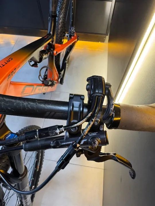 Bike top de linha Full Carbono Oggi Cattura Pro t-20 Shimano XT Fox 34 - Foto 3