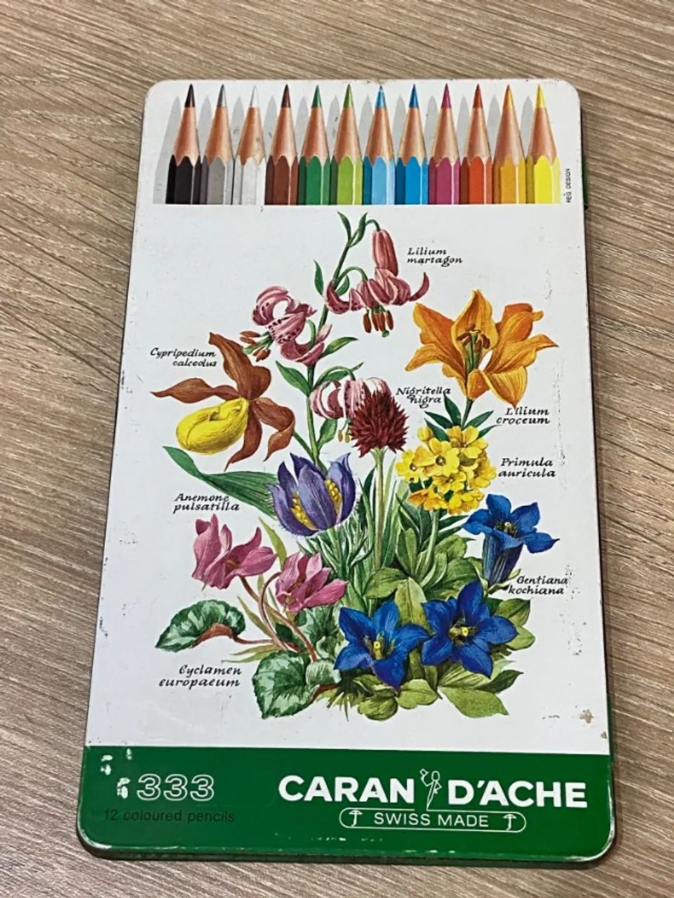  Estojo Suiço Vintage c/ Lápis de Cor Caran D'Ache 12 Cores - Usado - Foto 4