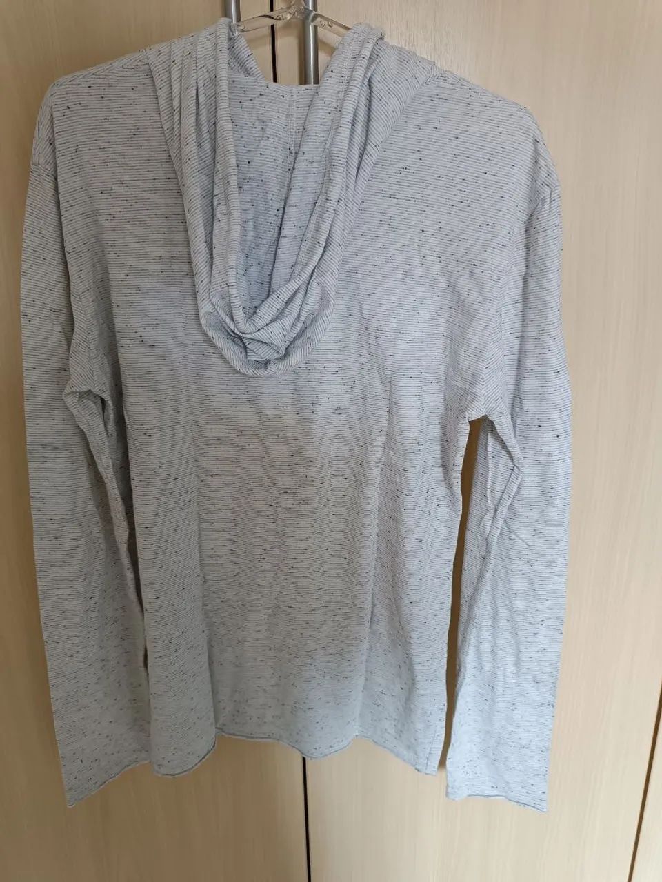 Camisa Manga Longa Branca e  Cinza Mescla PP - Foto 2