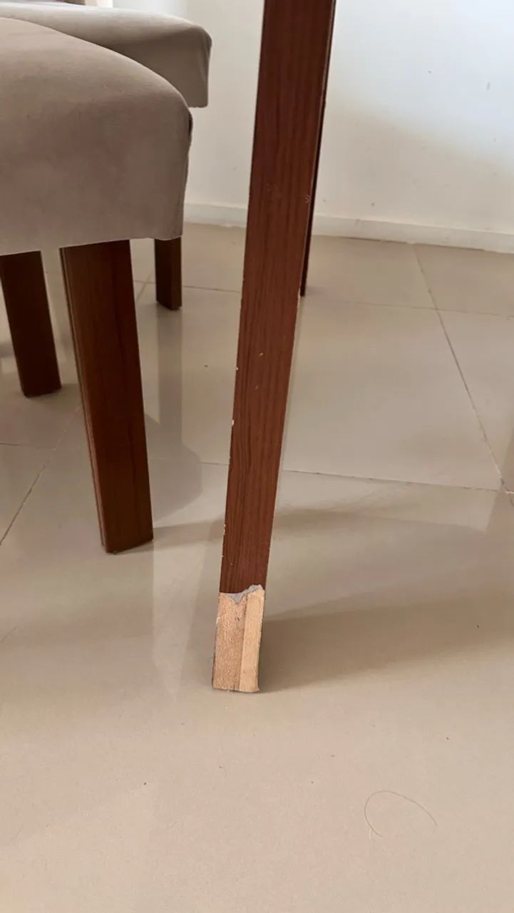 Mesa retangular com 4 cadeiras estofadas - Foto 3