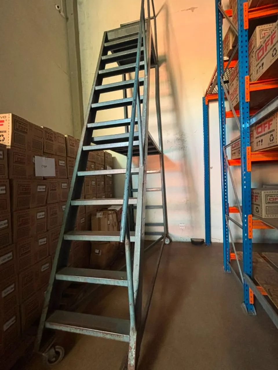 Escada Industrial 5m com rodas