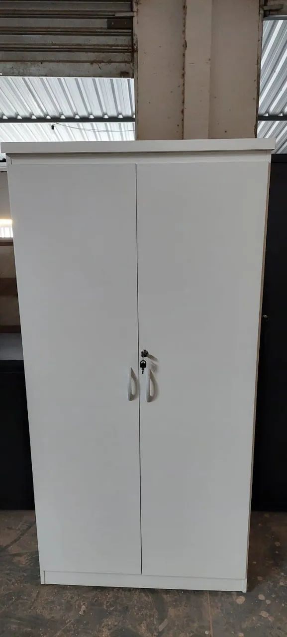 armário de escritório alto cinza