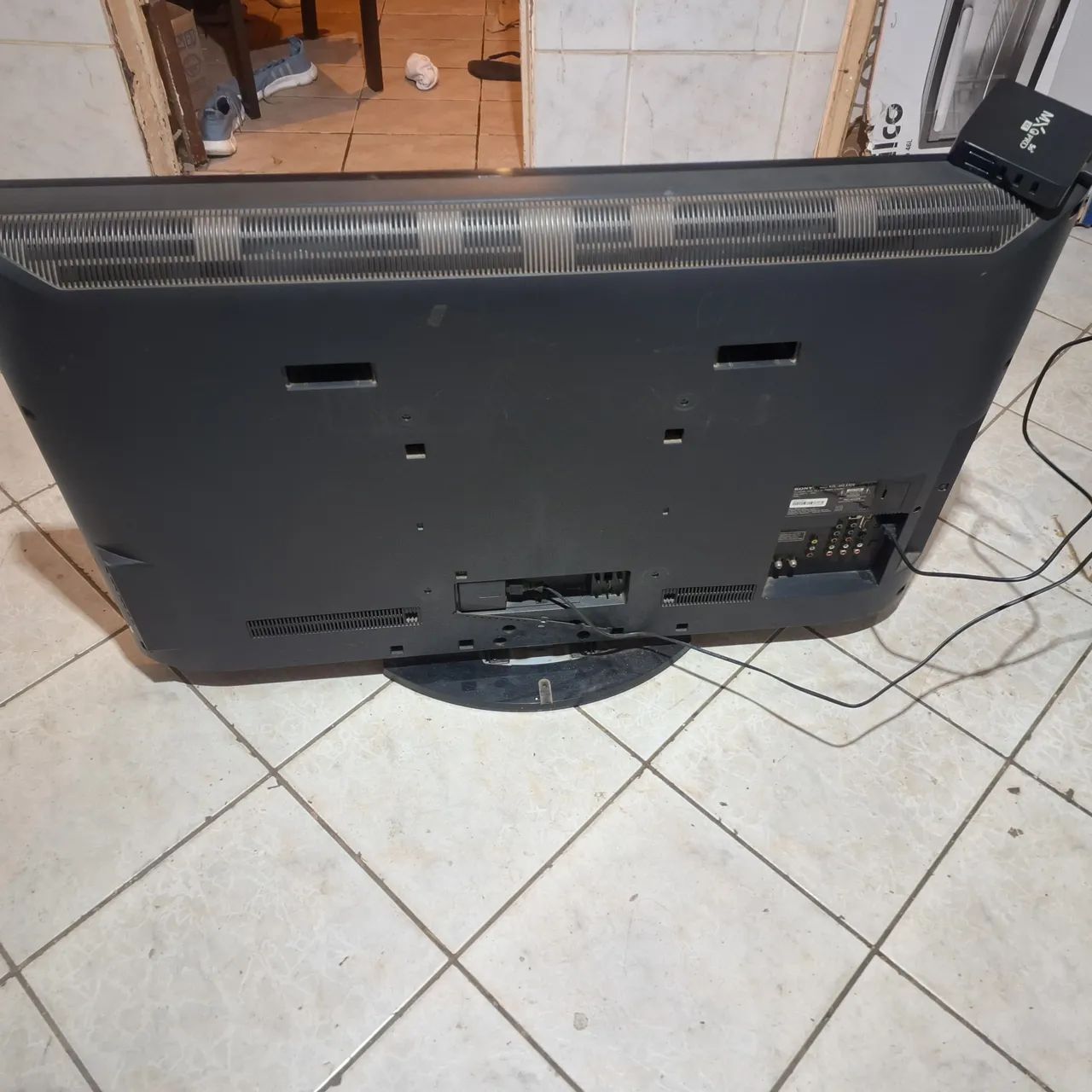 Vendo TV SONY LCD 46 polegadas semi nova unico dono não é SMART mas tem SMARTBOX ANDROID - Foto 3