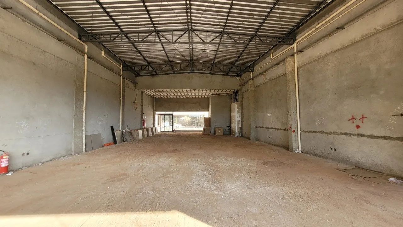 Salão comercial com 270m² - Vila do Golf