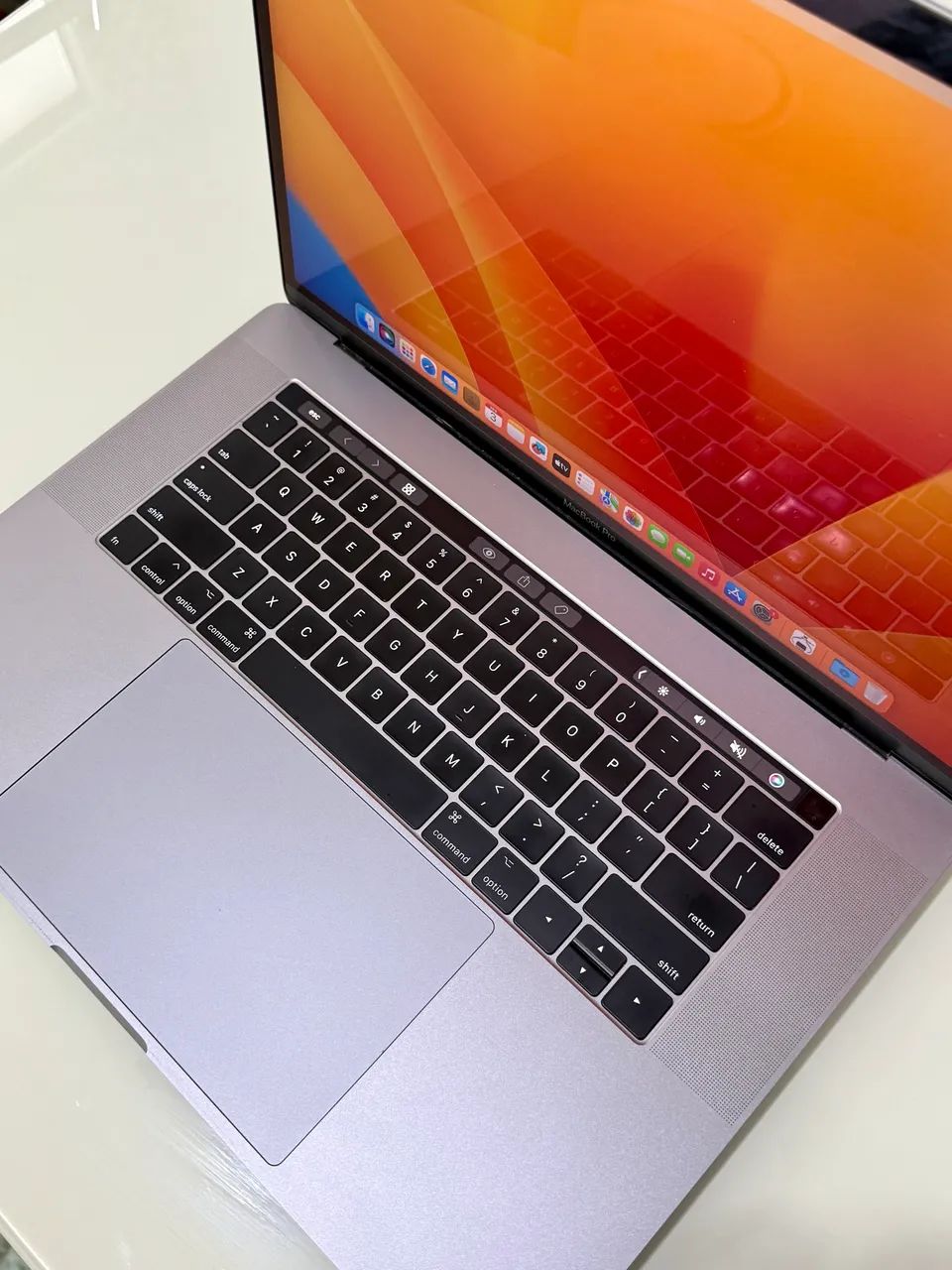 MacBook Pro 15 2017 - i7 16GB RAM SSD 256GB Radeon - Excelente