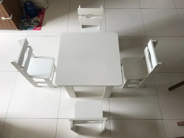 Mesa Infantil com 04 cadeiras MDF Branco Laminado