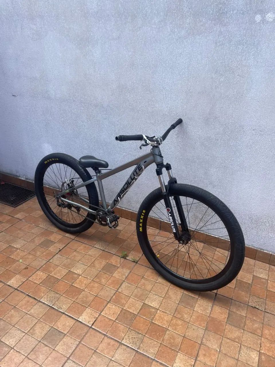 Bicicleta de grau nero5 troco por iPhone 14 ou15