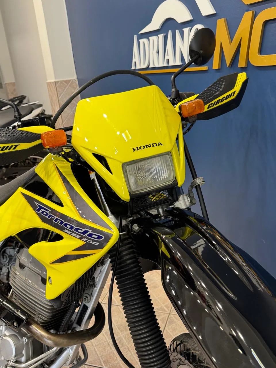 XR TORNADO 250cc 2008 - Foto 2