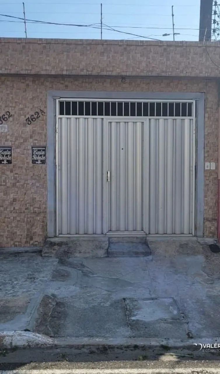 ÓTIMA CASA COM 02 QUARTOS, 01 VAGA !!