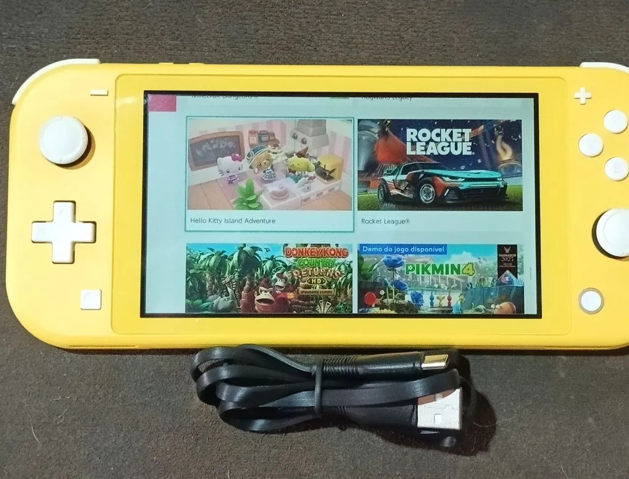 Nintendo Switch lite amarelo com cabo USB tipo C  - Foto 3