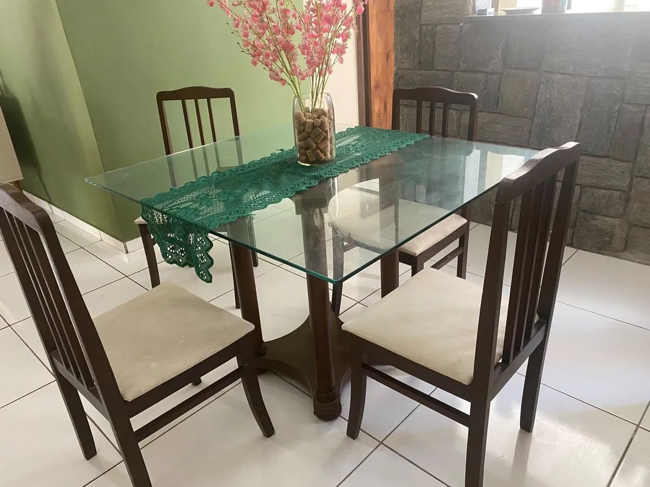 Mesa de madeira com topo de vidro - Foto 2