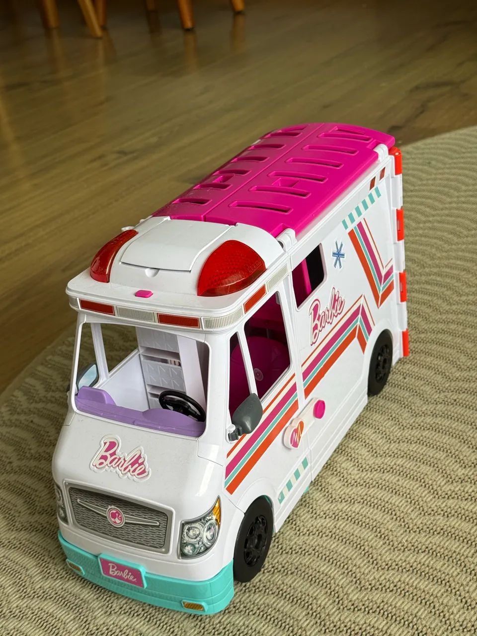 AMBULÂNCIA DA BARBIE COM SOM E LUZ ! 