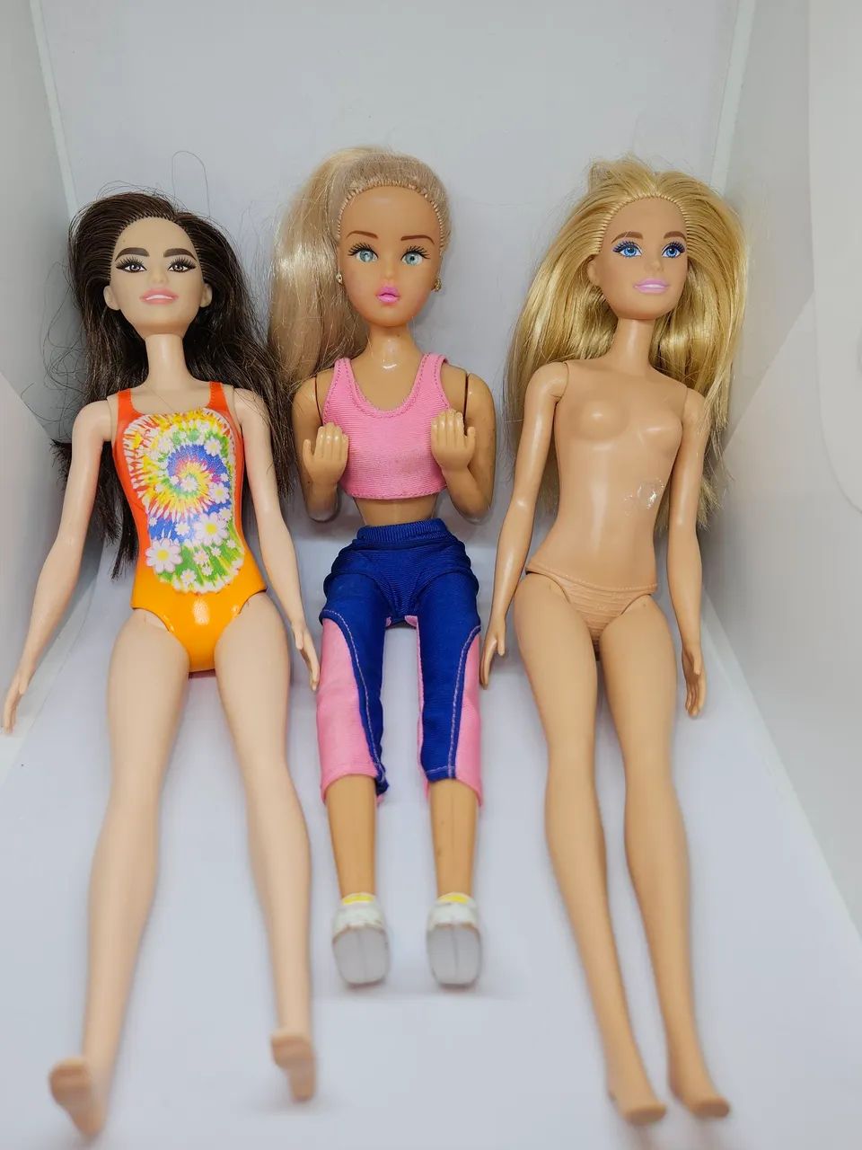 Bonecas Barbies e Suzy