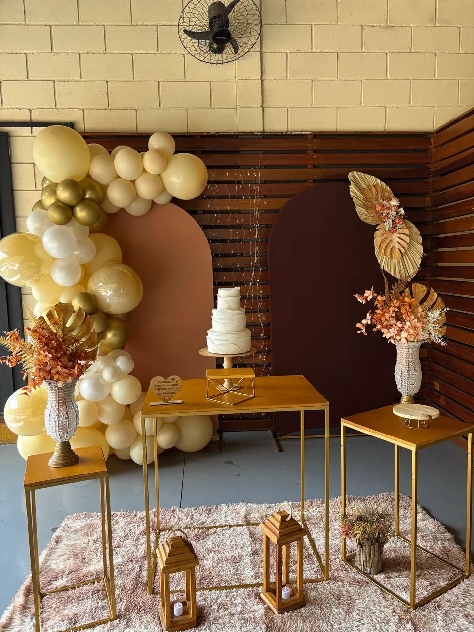 Arco de bexigas e balões de mesa decoração  - Foto 5
