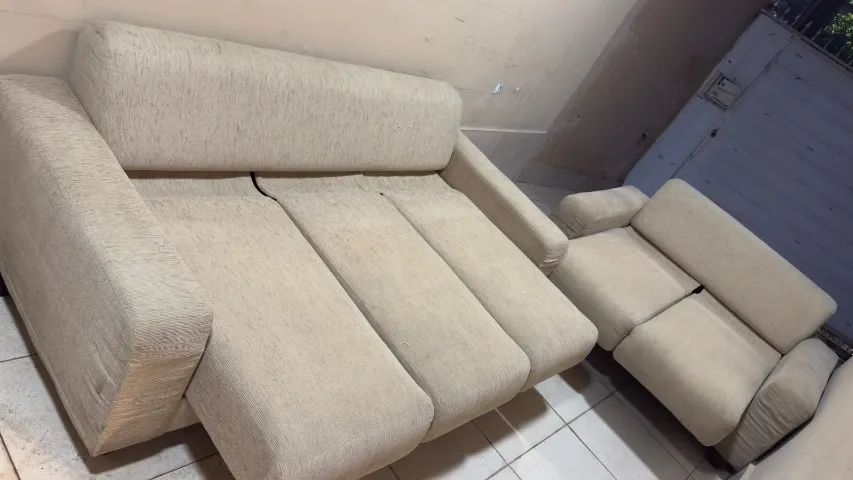 2 sofás retráteis pelo preço de 1