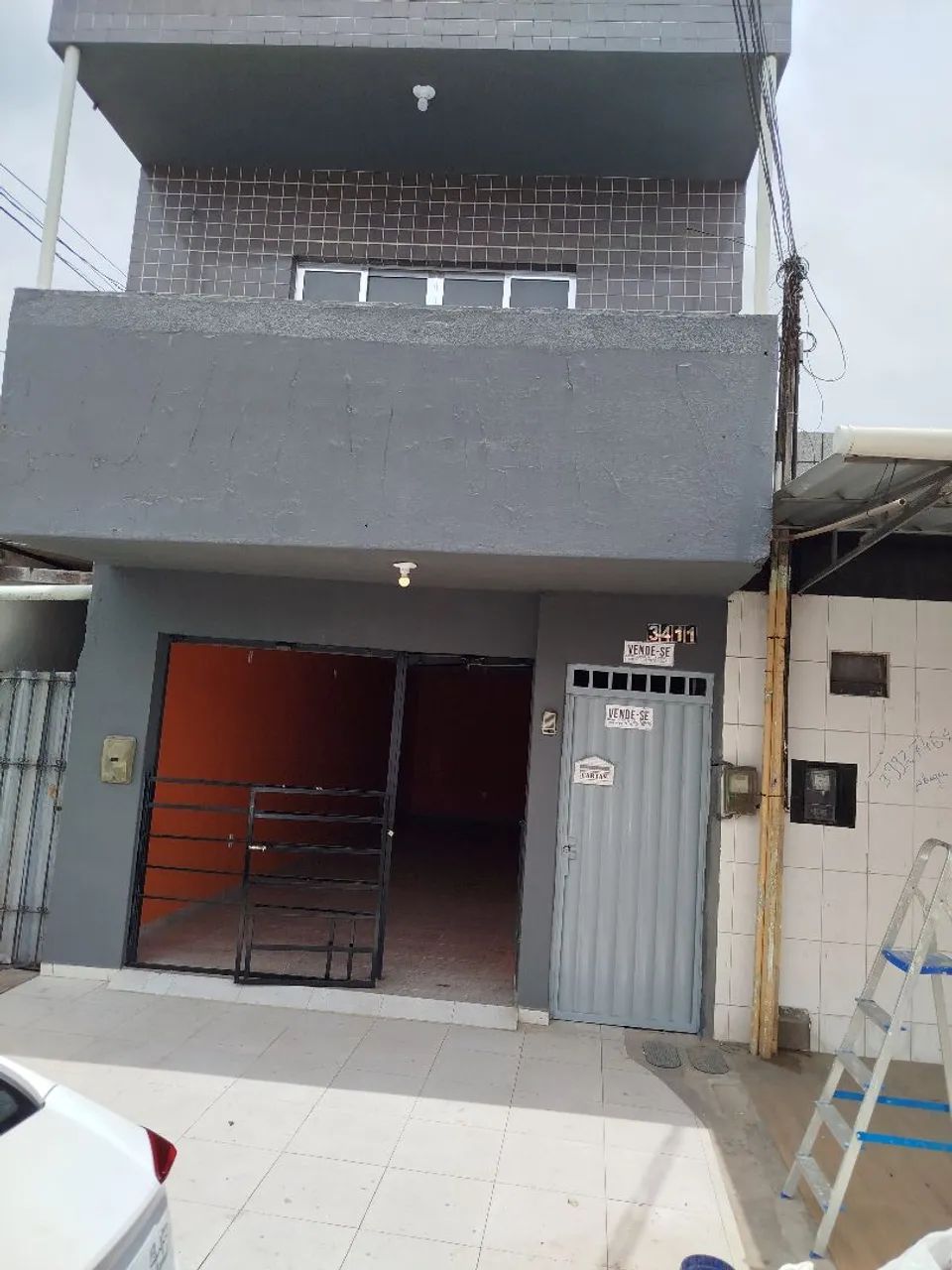 Ponto comercial com apartamento no piso superior