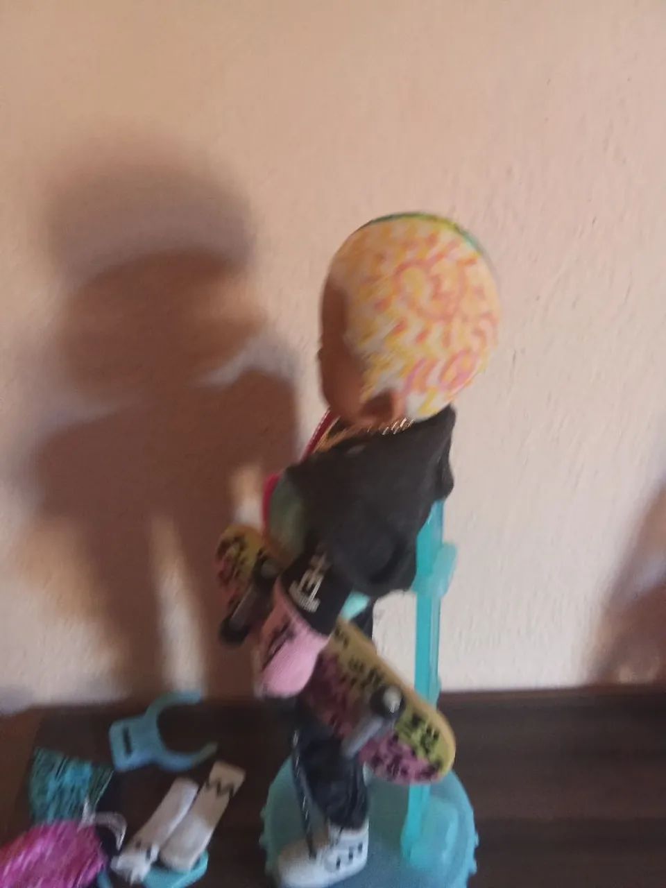 Boneco LOL omg cool leavy  - Foto 4
