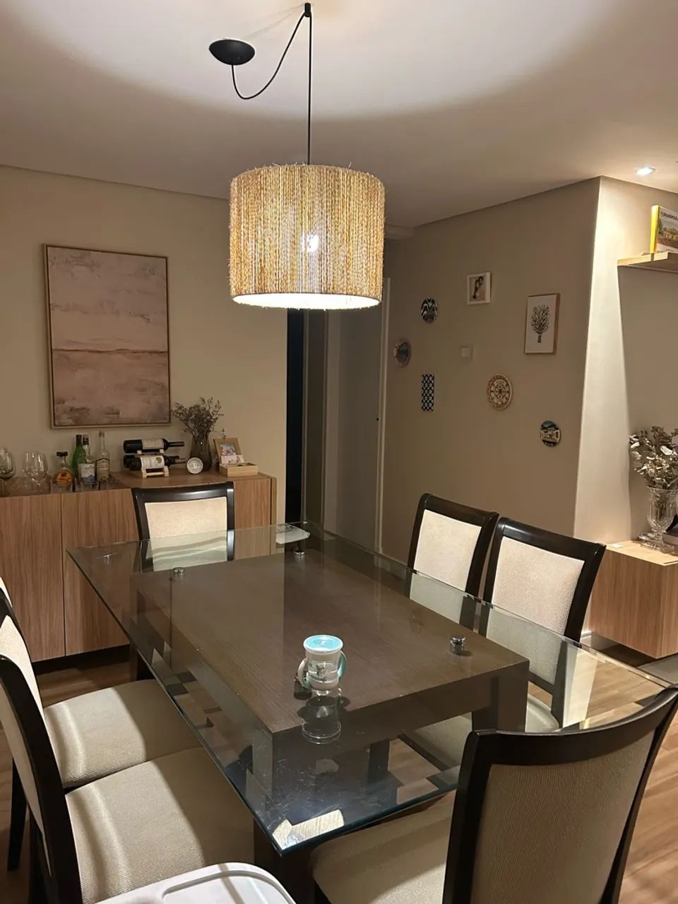 Mesa de jantar e 6 cadeiras 