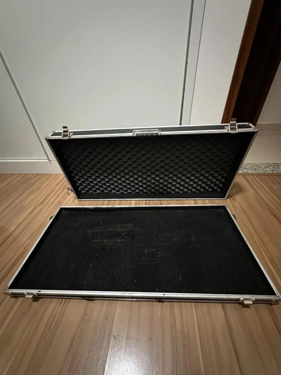 Hard Case para Pedais - 92 x 43 cm - Excelente estado - Foto 2