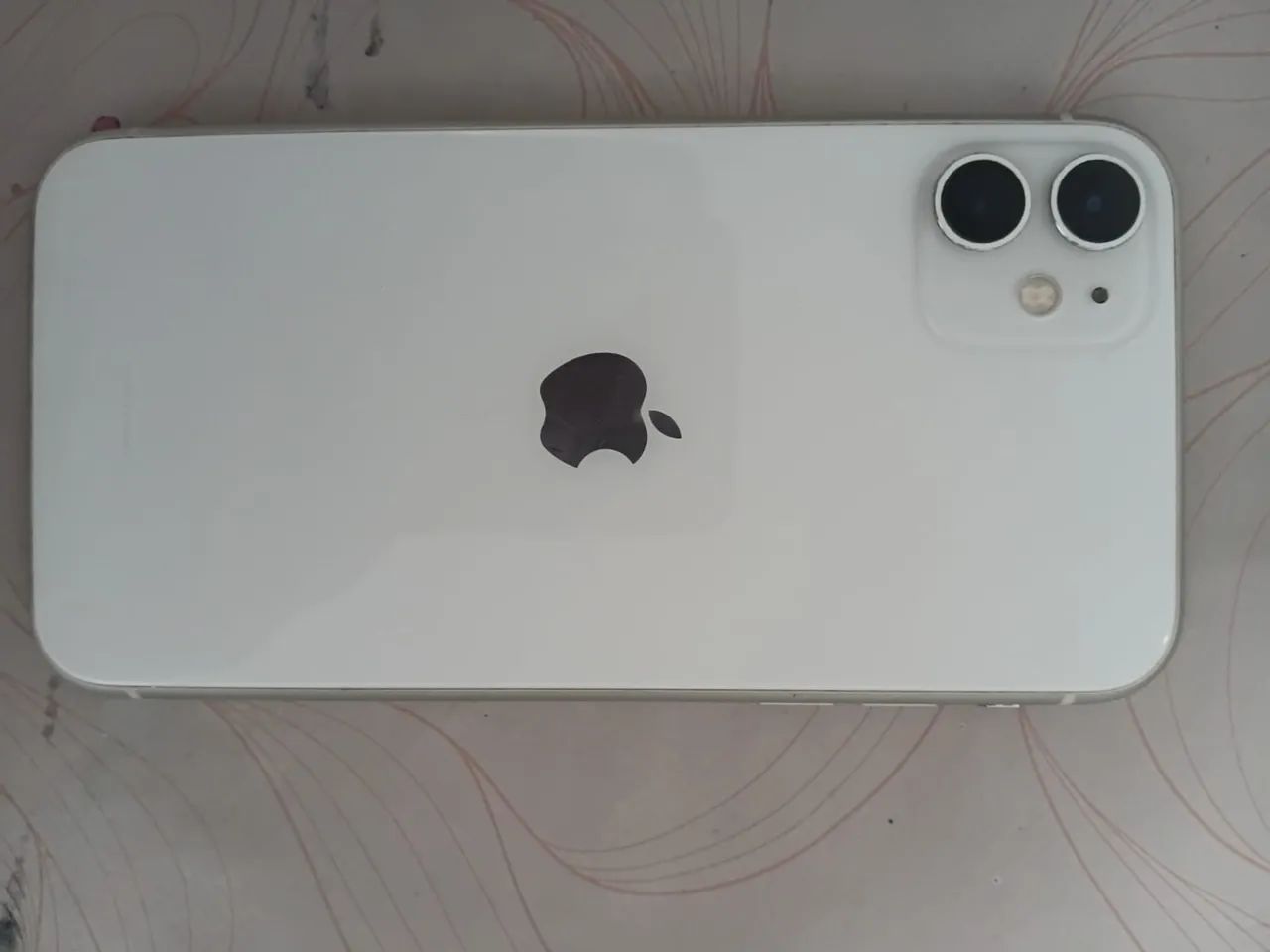 iPhone 11 branco excelente estado !!