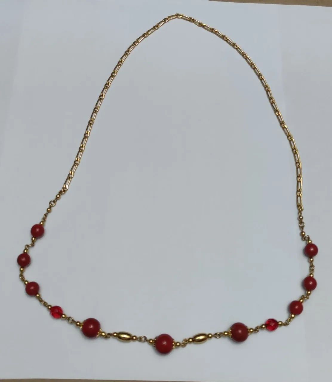 Colar Feminino Vermelho e Dourado Vintage Elegante