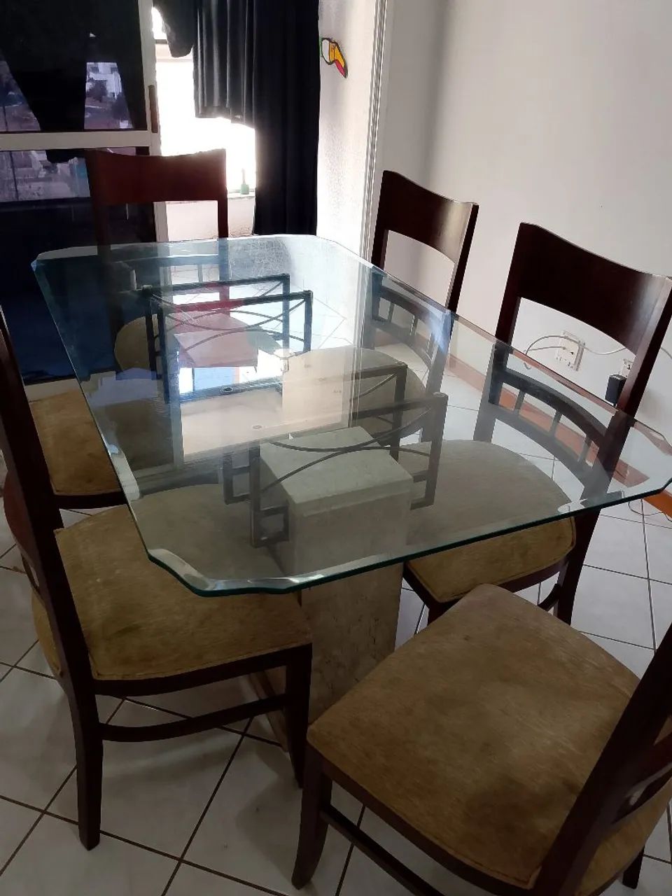 Vendo mesa de vidro 6 cadeiras  - Foto 2