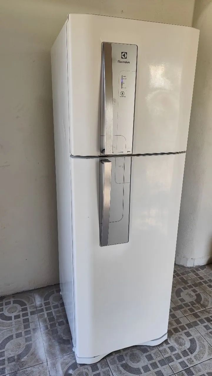 Vendo geladeira Electrolux Frost Free funcionando perfeitamente faço entrega  - Foto 5